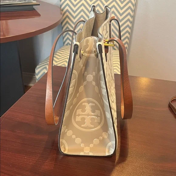 Tory Burch Cream and Tan Tote Bag with Wallet - Picture 5 of 16